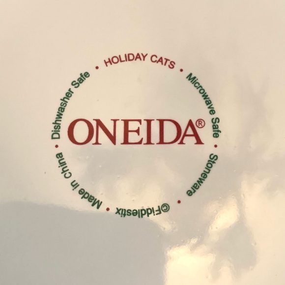 Oneida / Holiday Cats / Mix of 4 Stoneware Salad/ Dessert Plates in box - Picture 3 of 14